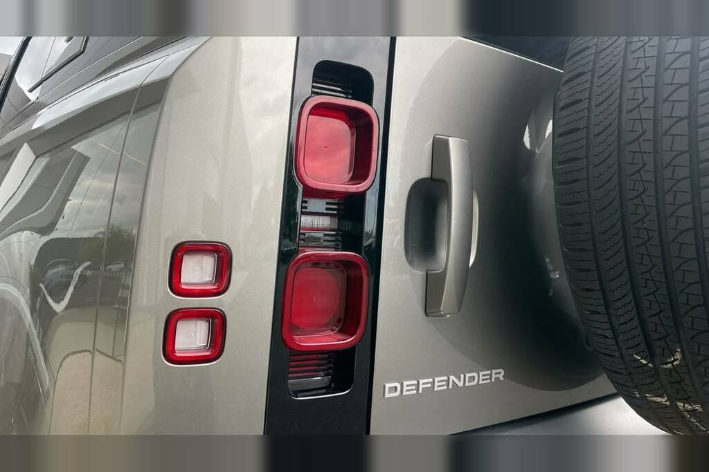 Land Rover Defender 110 X-dynamic Se Green #19