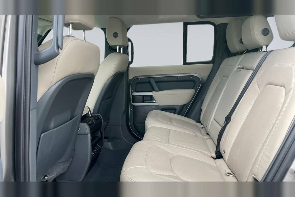Land Rover Defender 110 3.0 D250 Xs Edition 110 Silver #4