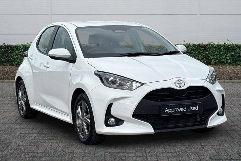 Toyota Yaris 1.5 Hybrid Icon Cvt White