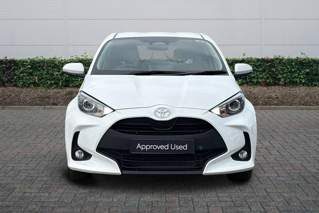 Toyota Yaris 1.5 Hybrid Icon Cvt FV26HMY White #3