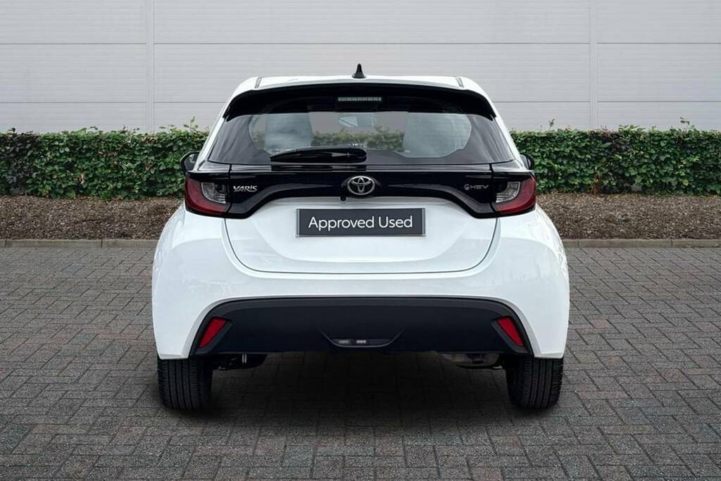 Toyota Yaris 1.5 Hybrid Icon Cvt FV26HMY White #4