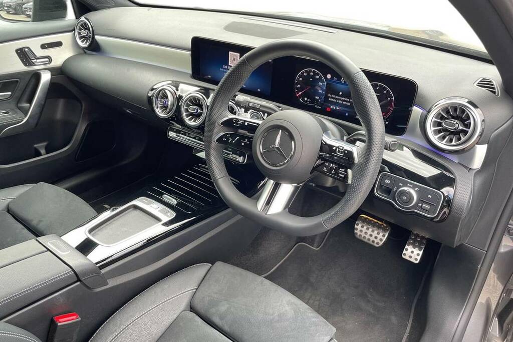 Mercedes-Benz A Class A200 Amg Line Executive Black #4