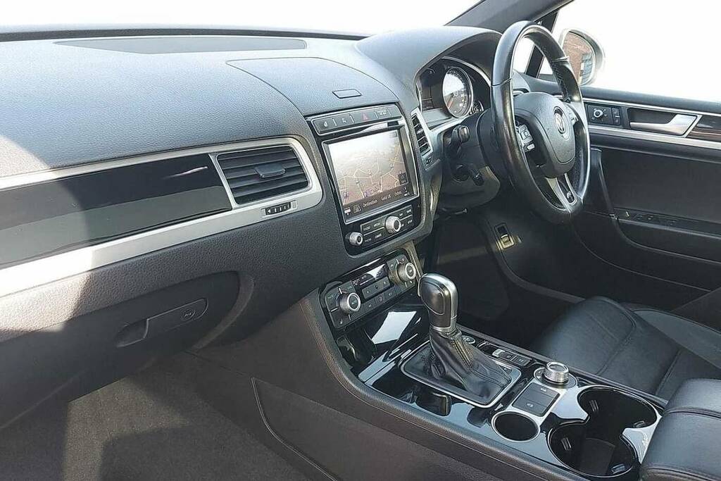 Volkswagen Touareg 3.0 V6 Tdi Bmt 262 R-line Plus Tip White #2