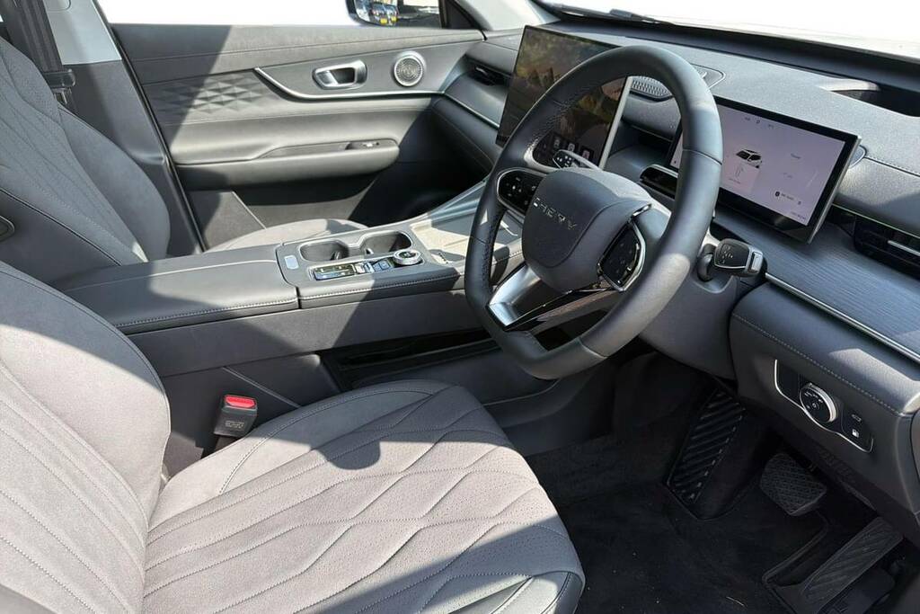 Chery Tiggo 8 1.5T Phev Summit Dht Black #4
