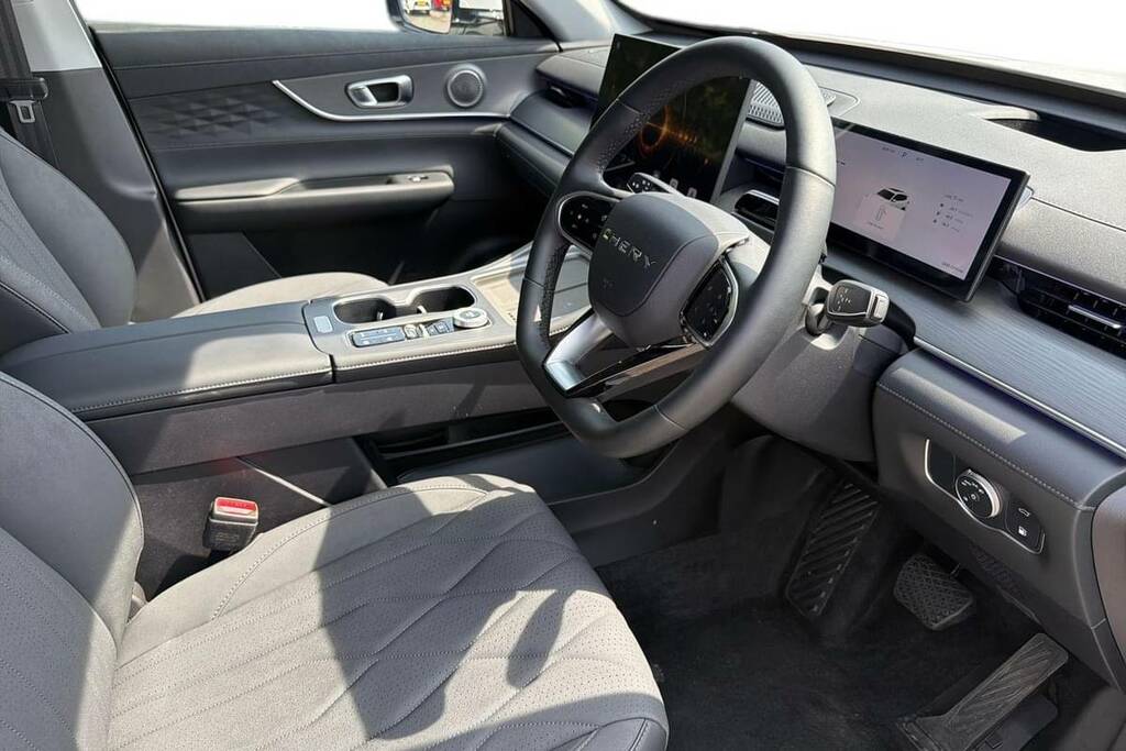Chery Tiggo 8 1.5T Phev Summit Dht White #4
