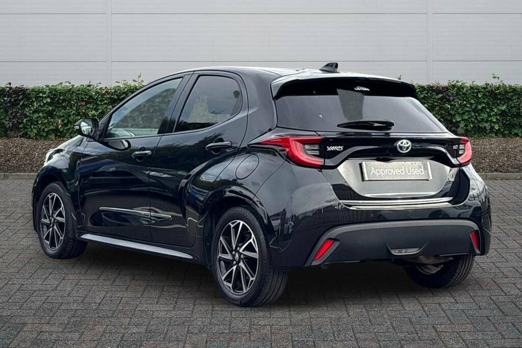 Toyota Yaris 1.5 Hybrid Design Cvt FV23YWK Black