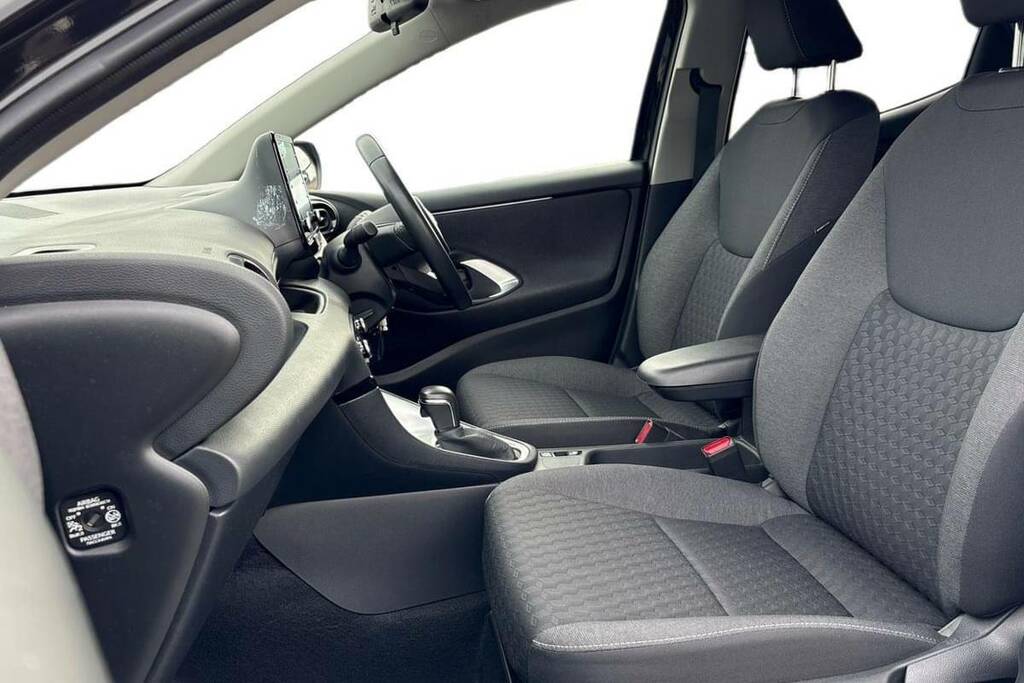 Toyota Yaris 1.5 Hybrid Design Cvt FV23YWK Black #6