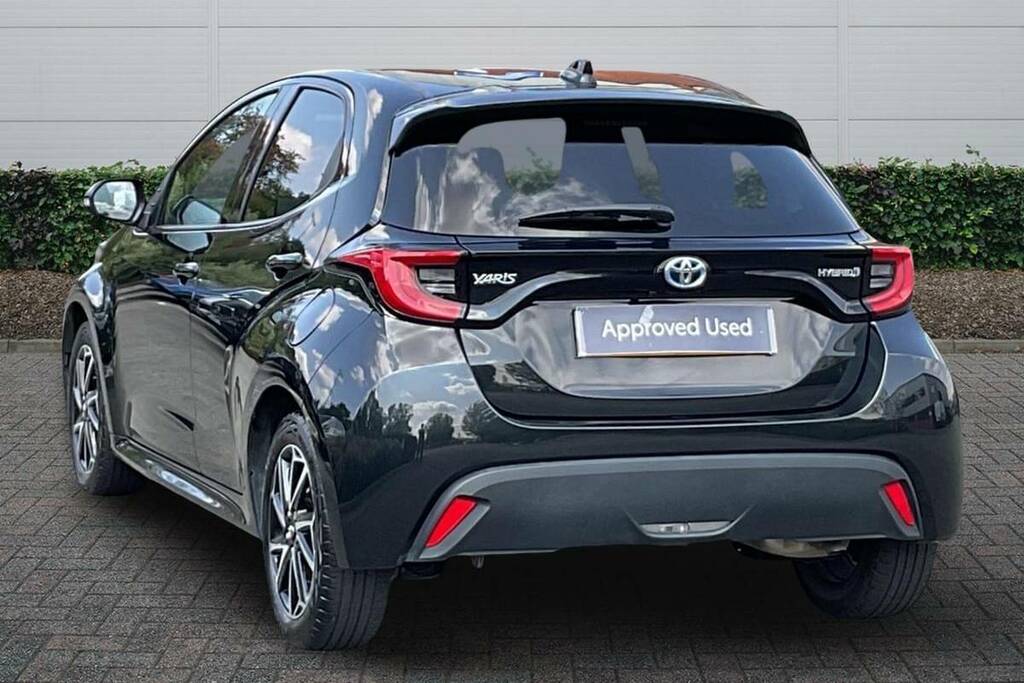 Toyota Yaris 1.5 Hybrid Design Cvt BT73RJY Black #2