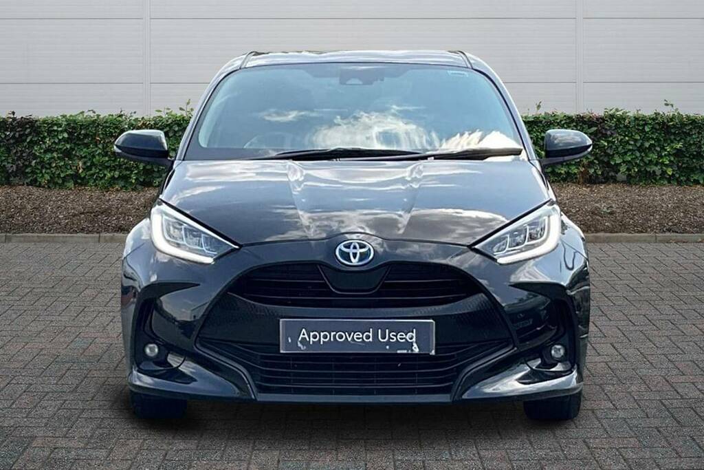 Toyota Yaris 1.5 Hybrid Design Cvt BT73RJY Black #3