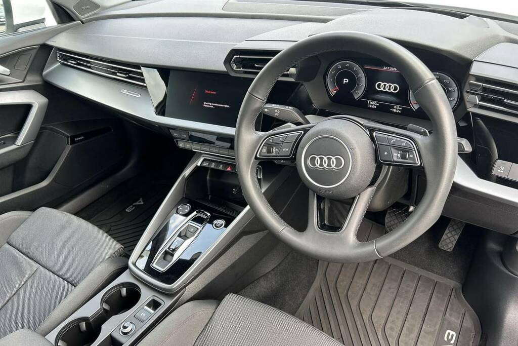 Audi A3 30 Tfsi Sport S Tronic VX25YVZ White #4