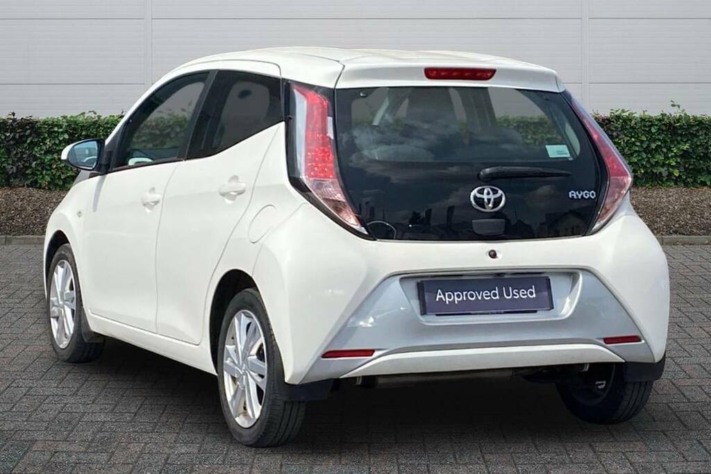 Toyota Aygo 1.0 Vvt-i X-pression X-shift White #2