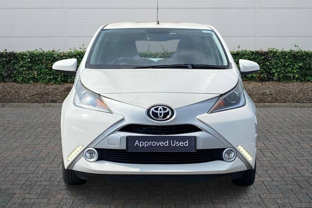 Toyota Aygo 1.0 Vvt-i X-pression X-shift White #3