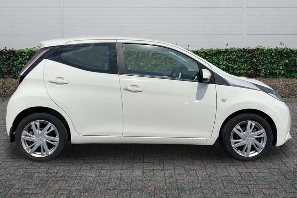 Toyota Aygo 1.0 Vvt-i X-pression X-shift White #5
