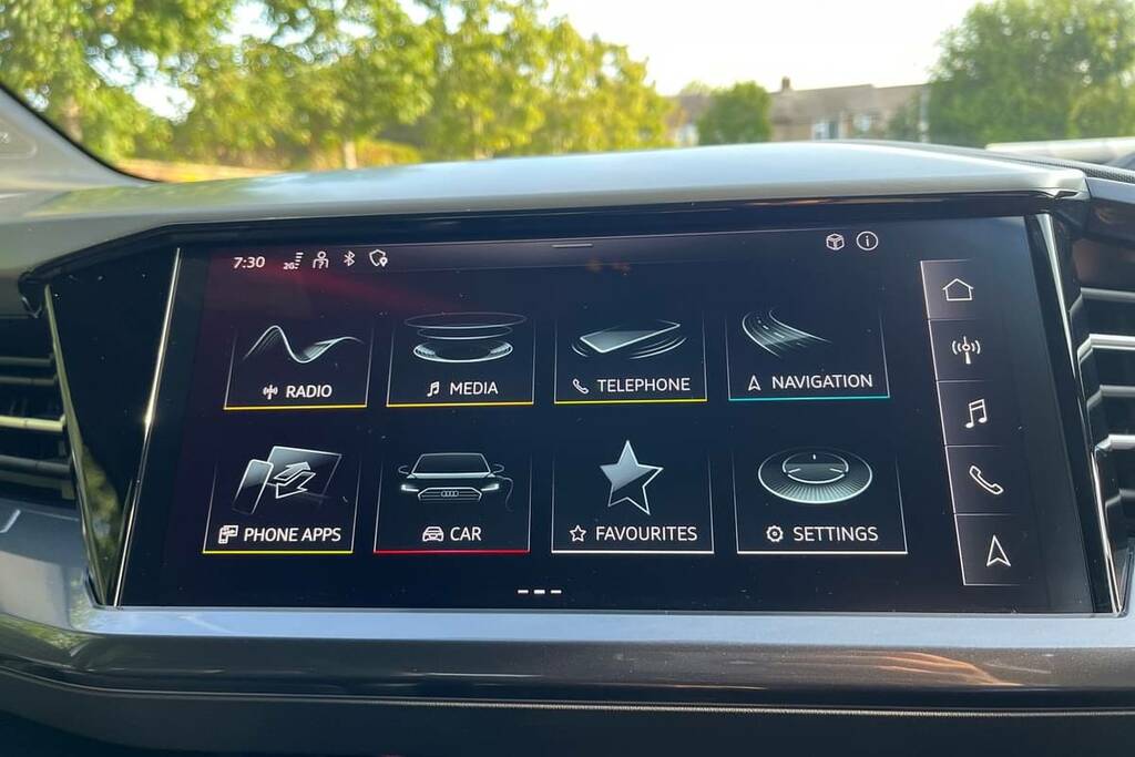 Audi Q4 E Tron 210Kw 45 82Kwh Black Edition Grey #3