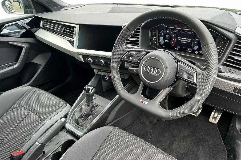 Audi A1 25 Tfsi Black Edition S Tronic VA26LNO Green #6