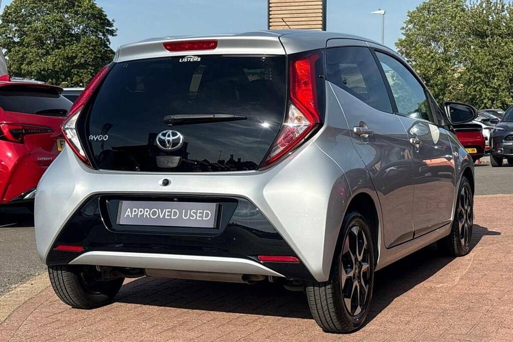 Toyota Aygo Hatchback Red #7