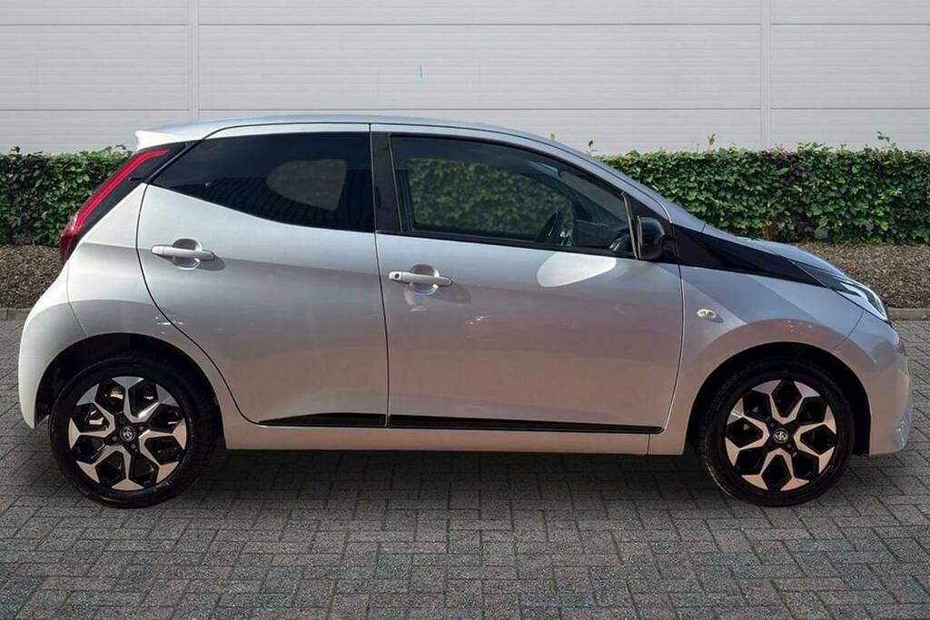 Toyota Aygo Hatchback Red #8