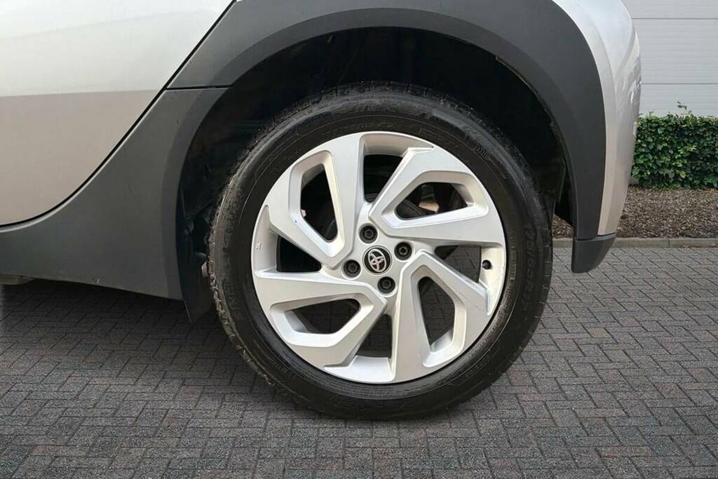 Toyota Aygo X 1.0 Vvt-i Pure Silver #6