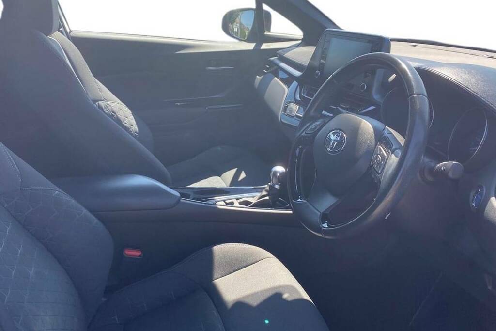 Toyota C-Hr Dynamic White #12