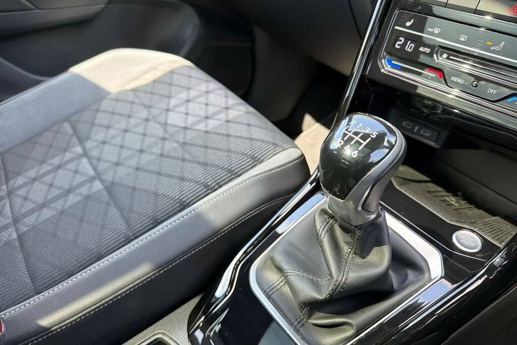 Volkswagen T-Roc Black Edition White #11