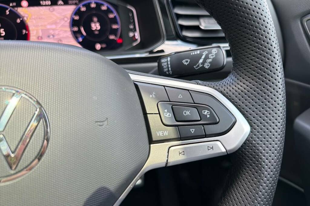 Volkswagen T-Roc Black Edition White #9