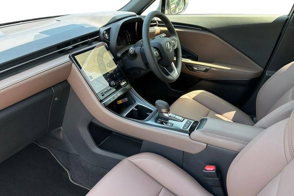 Lexus LBX 1.5 Premium E-cvt Silver #5