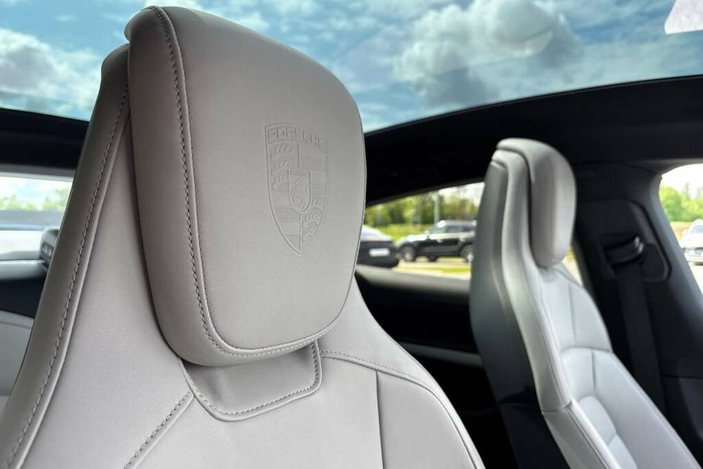 Porsche Taycan Taycan T White #19