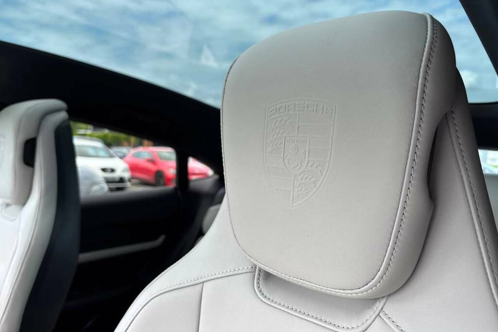 Porsche Taycan Taycan T White #18