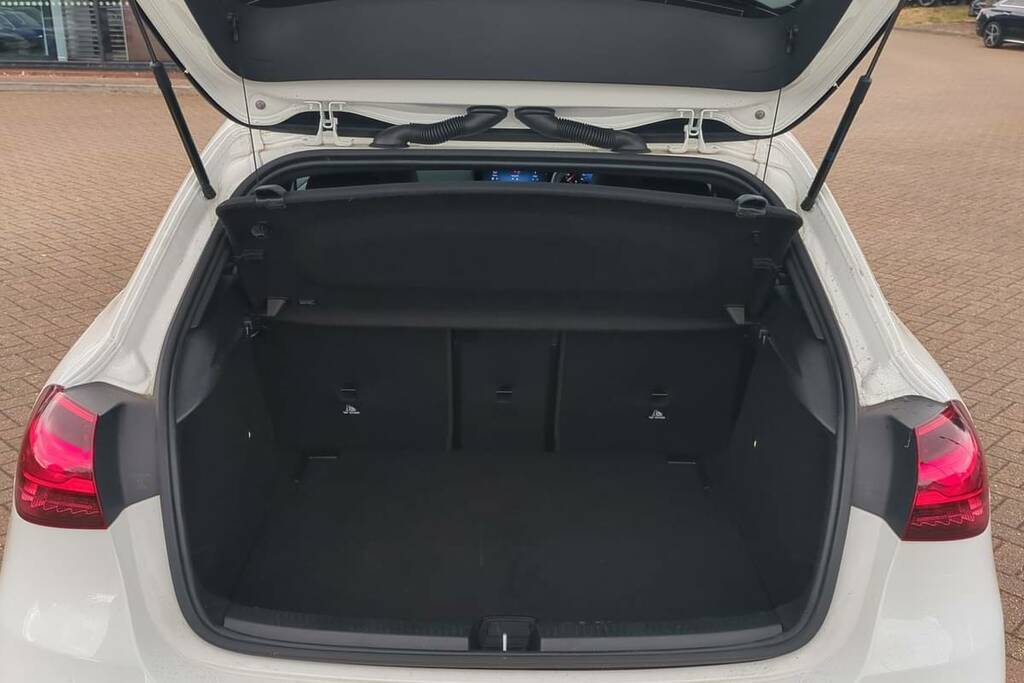 Mercedes-Benz A Class A180 Amg Line Executive White #2