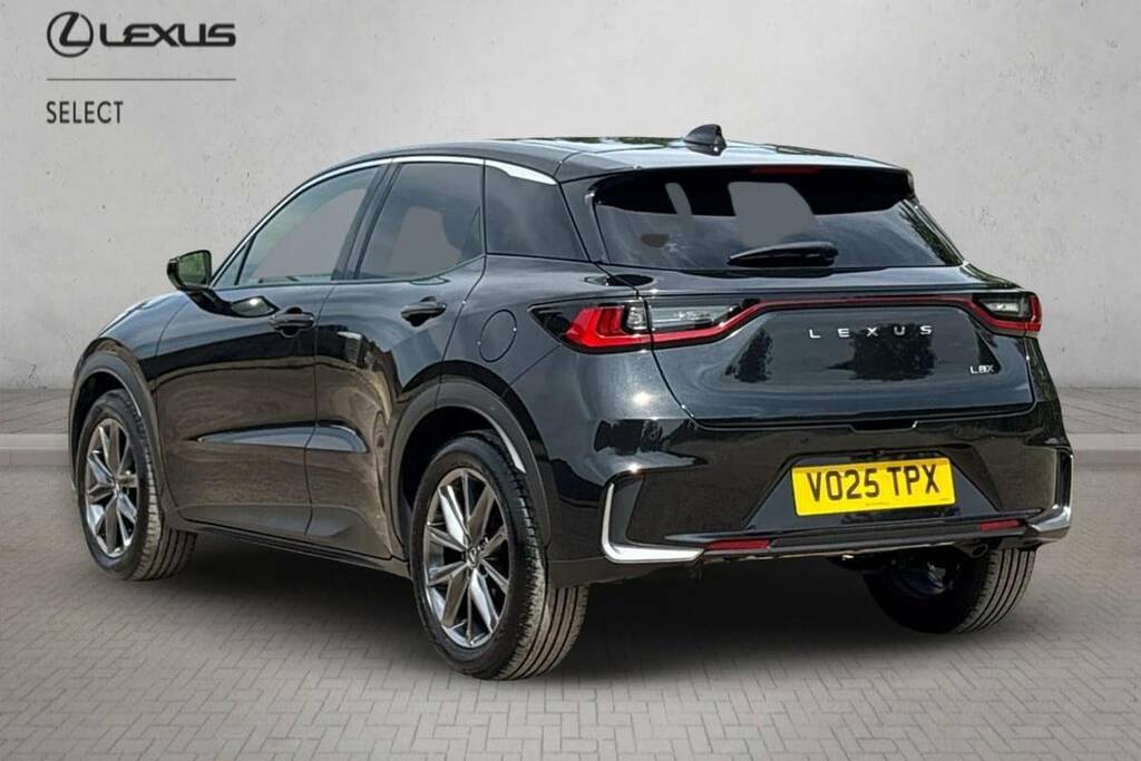 Lexus LBX 1.5 Premium Plus E-cvt Black #4