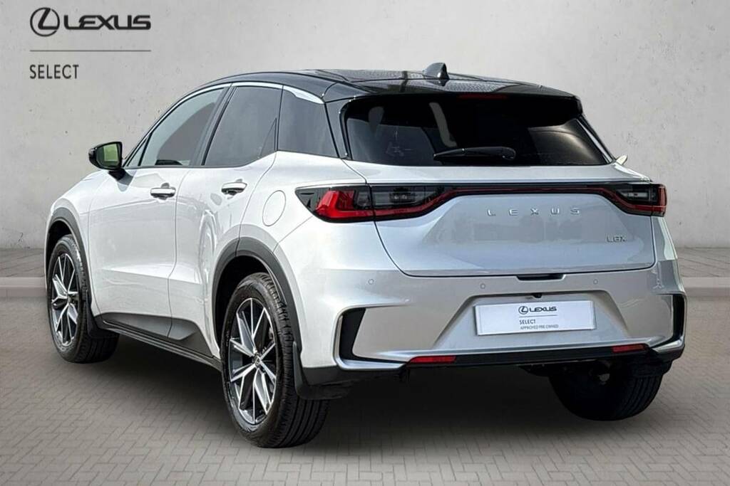 Lexus LBX 1.5 Premium Plus Design E-cvt Black #4