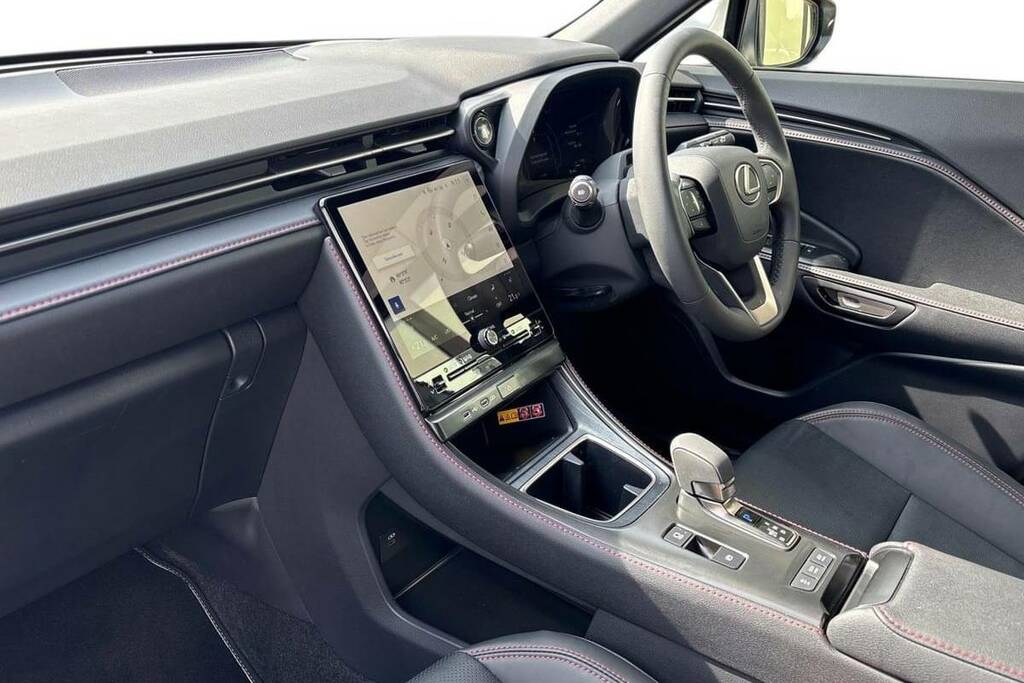 Lexus LBX 1.5 Premium Plus Design E-cvt Black #5