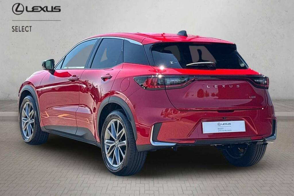 Lexus LBX 1.5 Takumi E-cvt Red #4