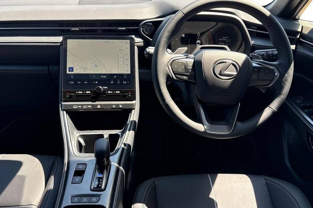 Lexus LBX 1.5 Takumi E-cvt Red #6