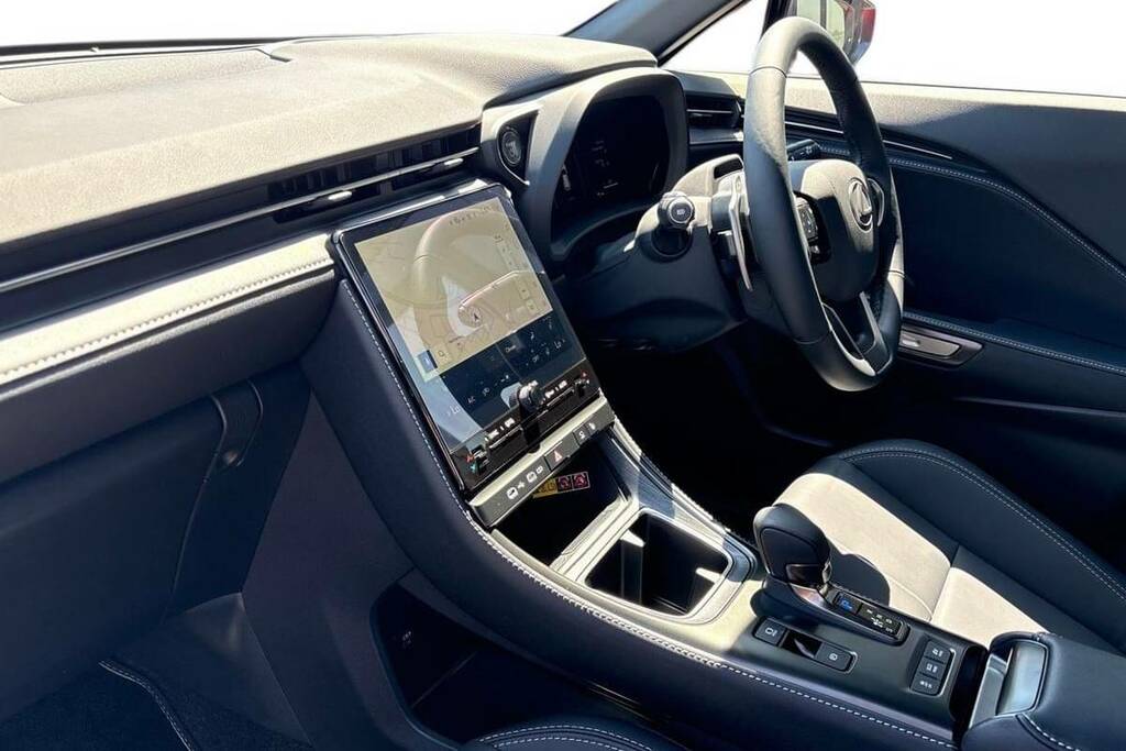 Lexus LBX 1.5 Takumi E-cvt Red #5