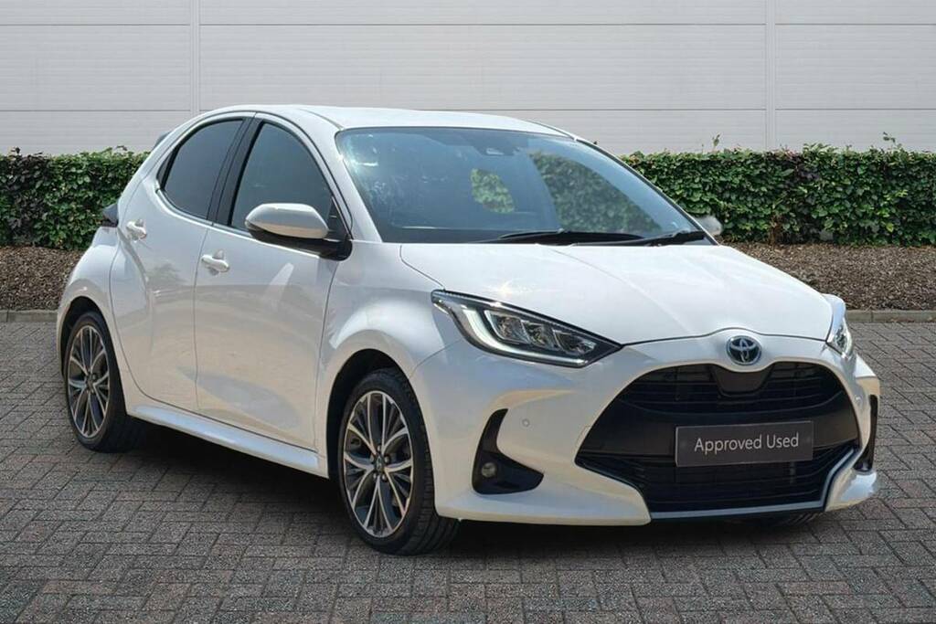 Toyota Yaris 1.5 Hybrid Excel Cvt White