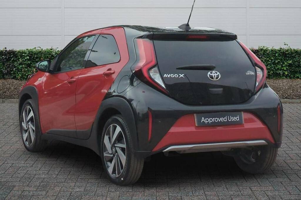Toyota Aygo X 1.0 Vvt-i Exclusive Red #2