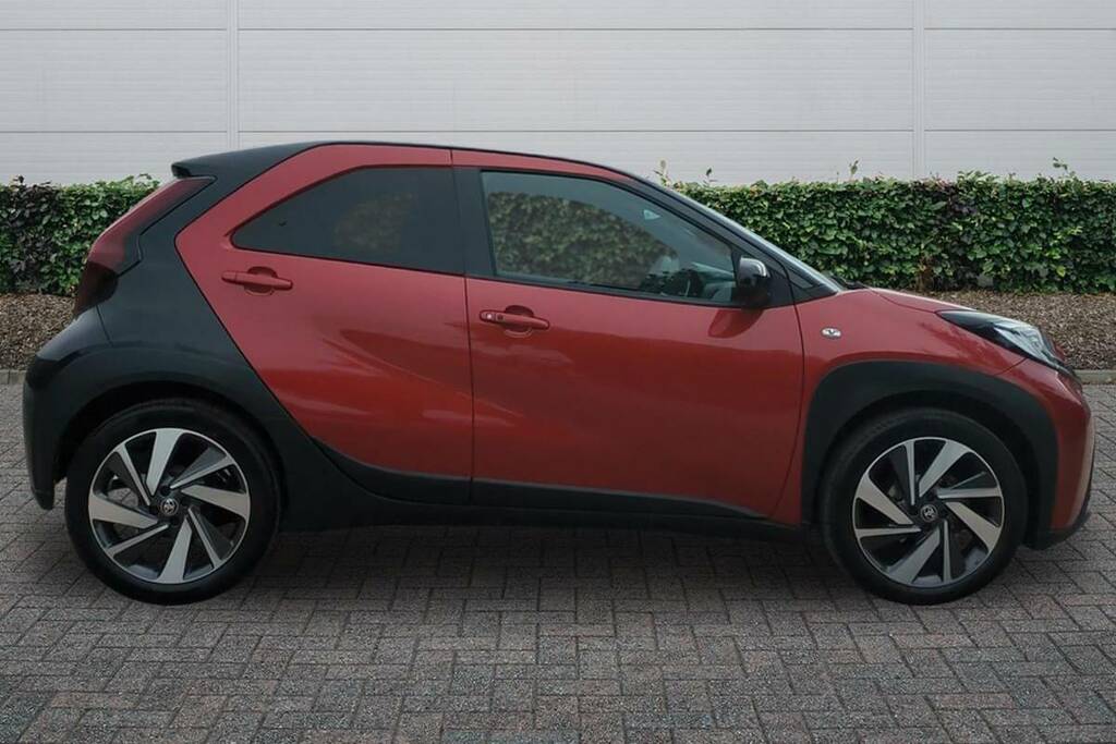 Toyota Aygo X 1.0 Vvt-i Exclusive Red #5