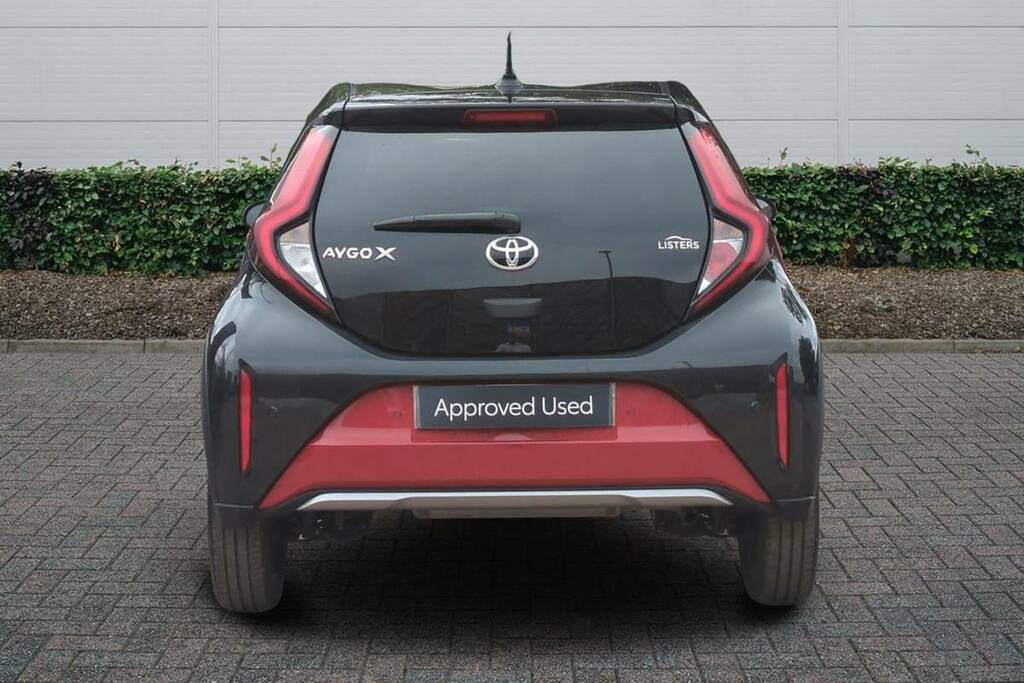 Toyota Aygo X 1.0 Vvt-i Exclusive Red #4
