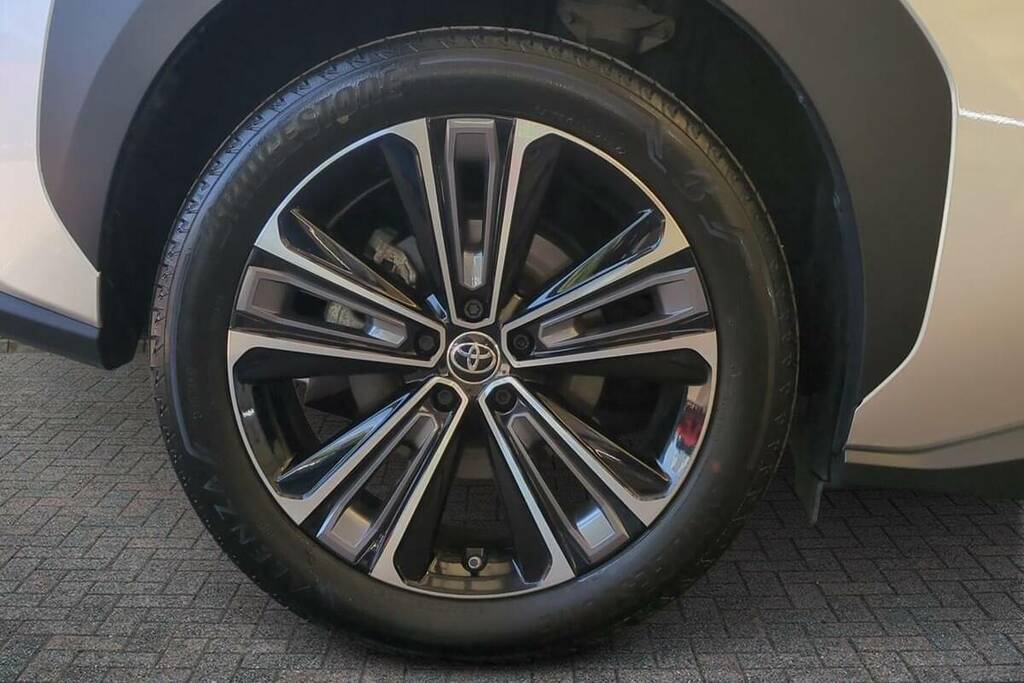 Toyota bZ4X 160Kw Premiere Edition 71.4Kwh Awd 11Kw Silver #6