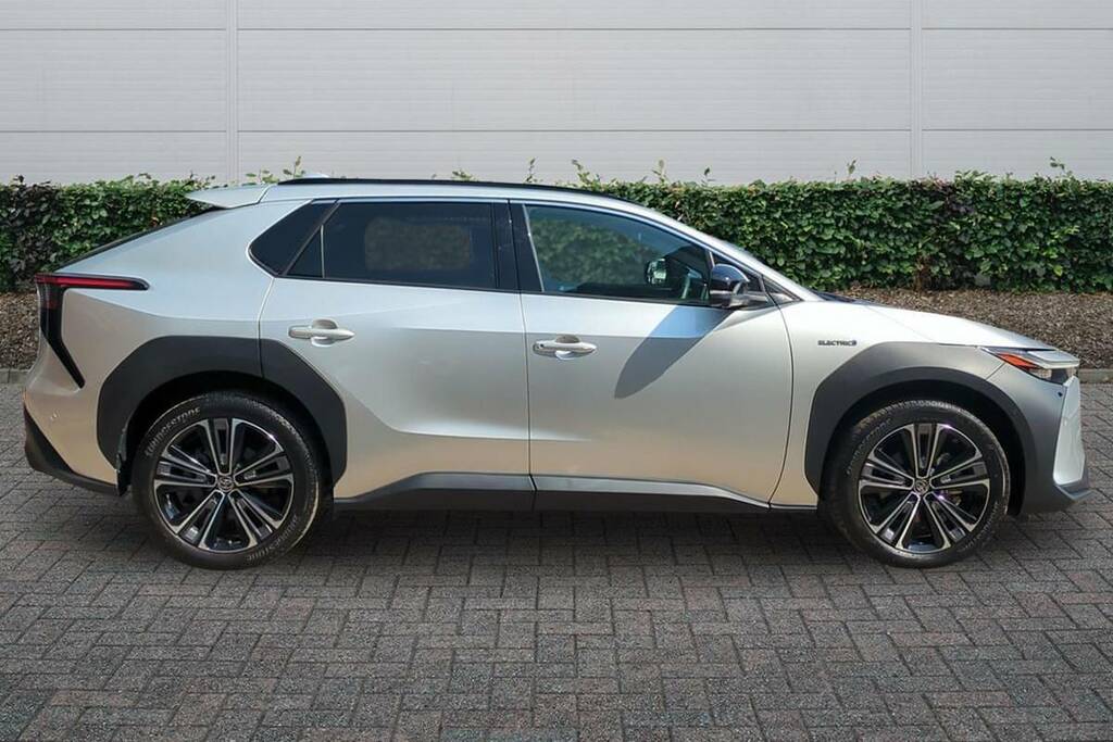 Toyota bZ4X 160Kw Premiere Edition 71.4Kwh Awd 11Kw Silver #5