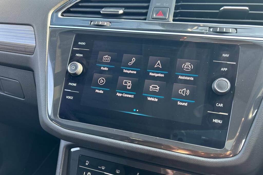 Volkswagen Tiguan Allspace 1.5 Tsi Elegance Dsg Black #3