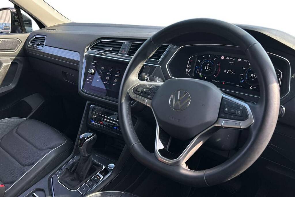 Volkswagen Tiguan Allspace 1.5 Tsi Elegance Dsg Black #4