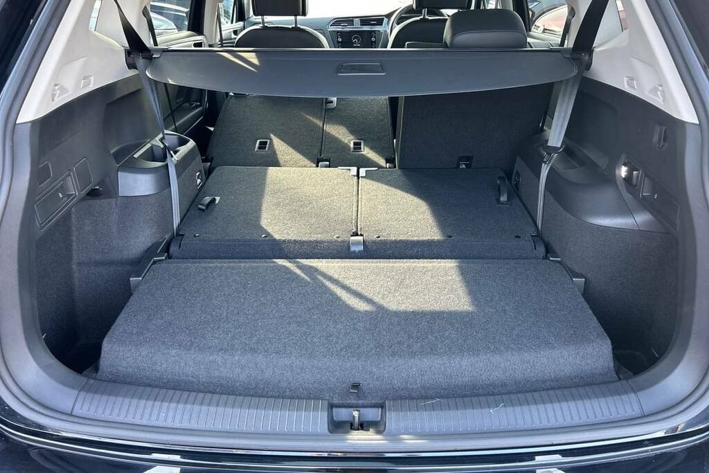 Volkswagen Tiguan Allspace 1.5 Tsi Elegance Dsg Black #2