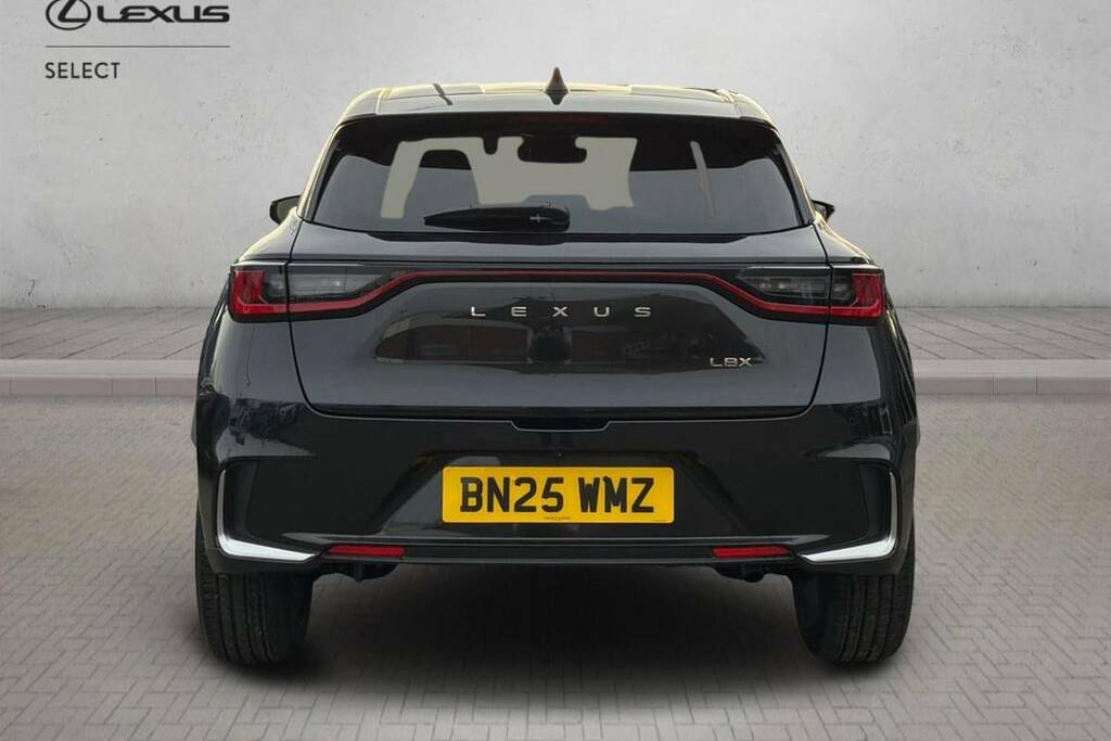 Lexus LBX 1.5 Premium E-cvt Black #4