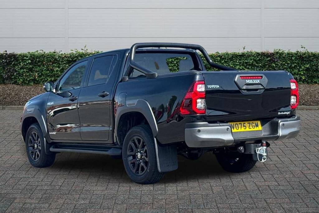 Toyota HILUX Invincible X Dcab Pick Up 2.8 D 48V Black #2