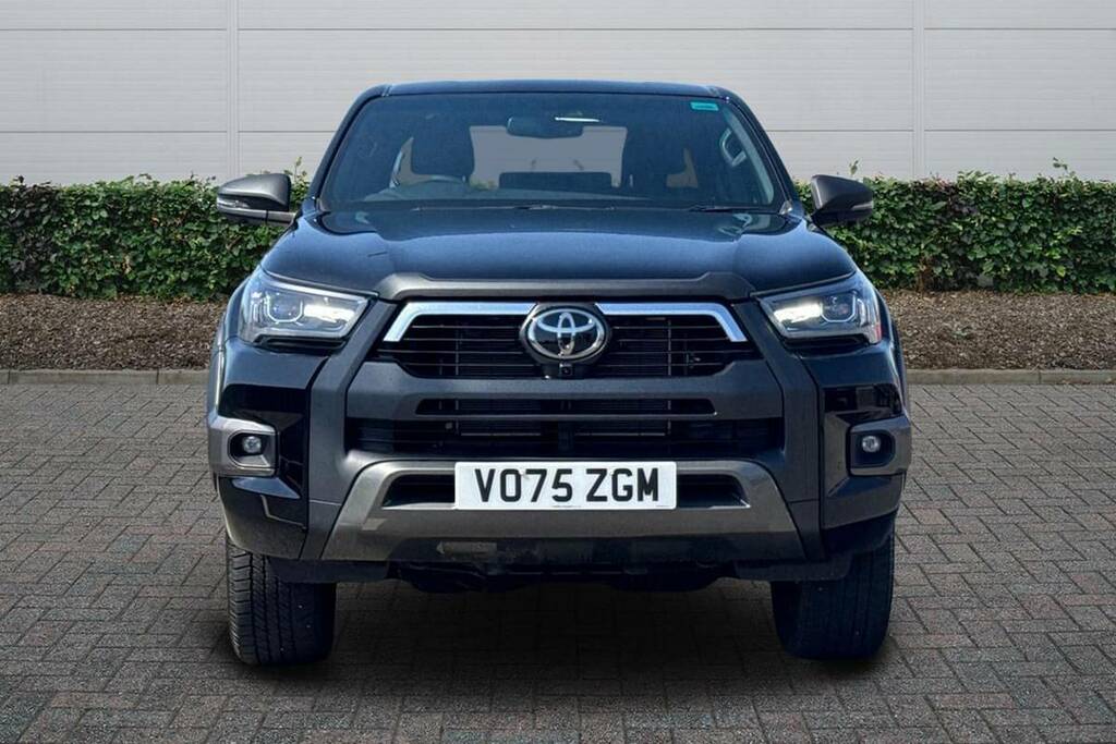 Toyota HILUX Invincible X Dcab Pick Up 2.8 D 48V Black #3