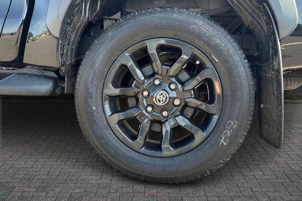 Toyota HILUX Invincible X Dcab Pick Up 2.8 D 48V Black #6
