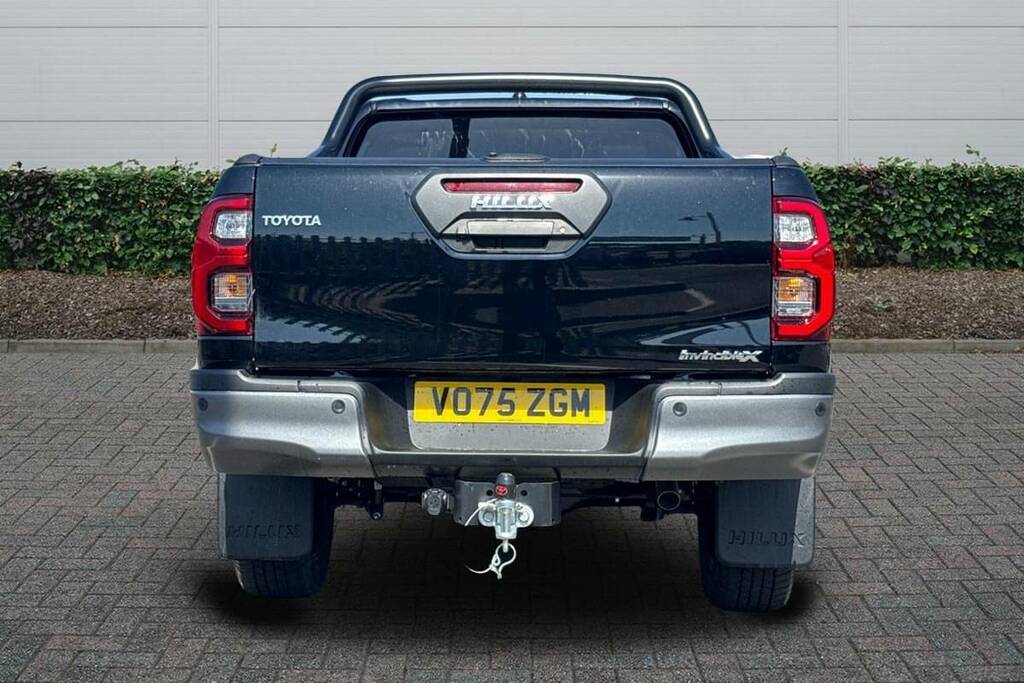 Toyota HILUX Invincible X Dcab Pick Up 2.8 D 48V Black #4