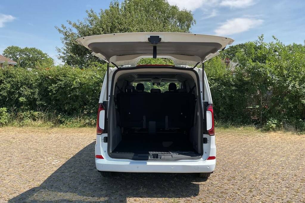 Volkswagen Transporter Shuttle 210Kw 65Kwh Minibus Style White #2